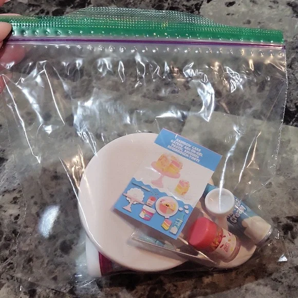 Miniverse Make It Mini Rainbow Cake - Picture 5 of 5